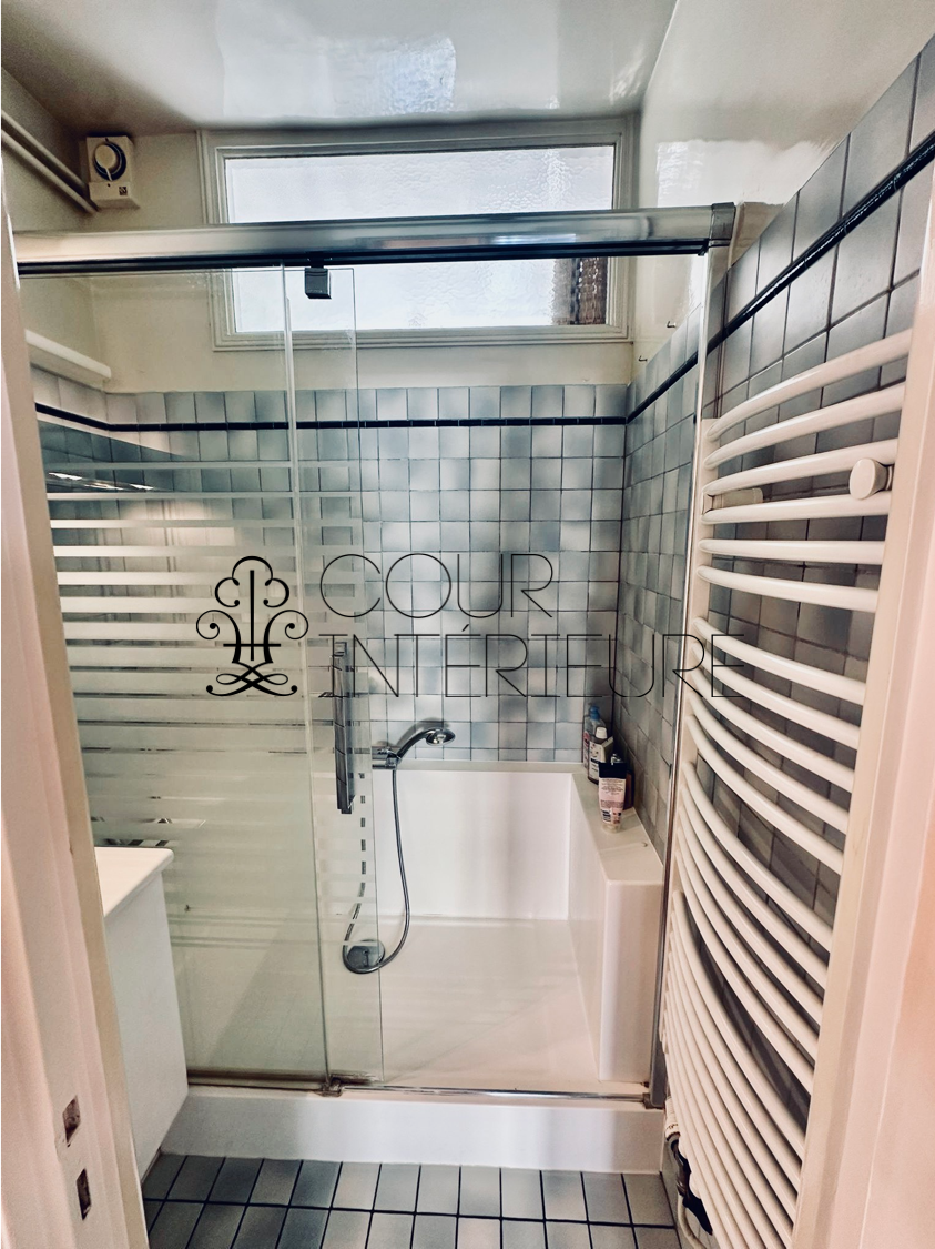 MEUBLÉ – 3 pièces (1 chambre) – 67 m2 – Paris 16ème – Village d’Auteuil – Rue Pierre Guerin – 4ème étage ascenseur – Loyer charges comprises : 2.450 euros