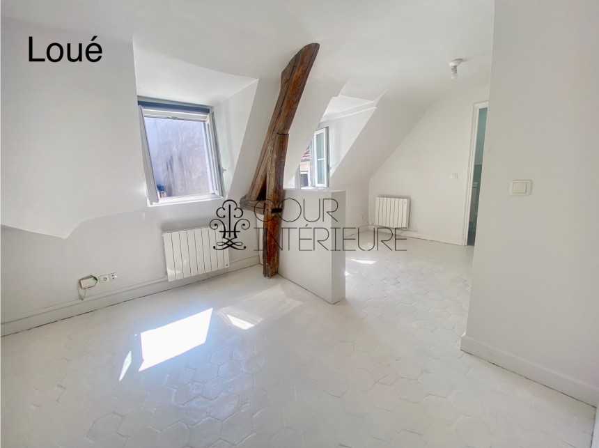 VIDE – Studio / 2 pièces (coin nuit) – 30 m2 – Paris 9ème – Rue Joubert – 5ème et dernier étage avec ascenseur – Loyer charges comprises : 1.180 €