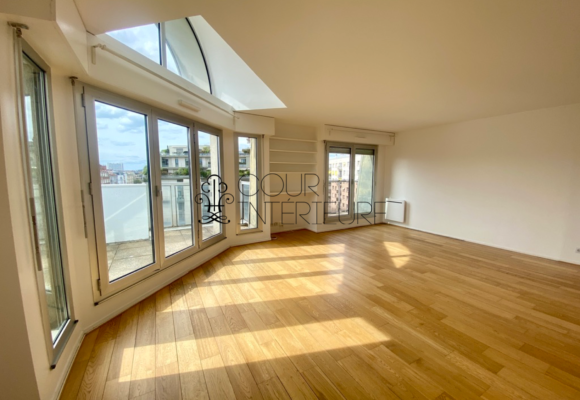 VIDE – 3 chambres – Paris 15ème – Rue de la Convention – 105 m2 + Balcon Terrasse de 12,5 m2 –  7ème et dernier étage avec ascenseur – Double parking en sous-sol – Loyer charges comprises : 3.950 euros cc