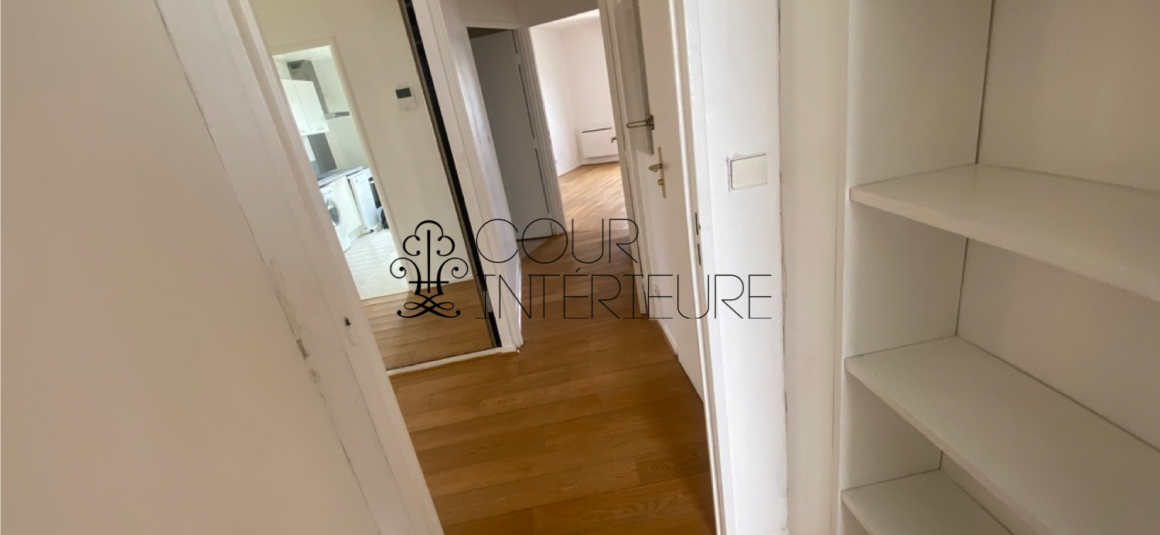 VIDE – 3 chambres – Paris 15ème – Rue de la Convention – 105 m2 + Balcon Terrasse de 12,5 m2 –  7ème et dernier étage avec ascenseur – Double parking en sous-sol – Loyer charges comprises : 3.950 euros cc