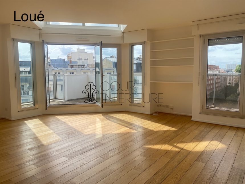 VIDE – 3 chambres – Paris 15ème – Rue de la Convention – 105 m2 + Balcon Terrasse de 12,5 m2 –  7ème et dernier étage avec ascenseur – Double parking en sous-sol – Loyer charges comprises : 3.578 euros cc