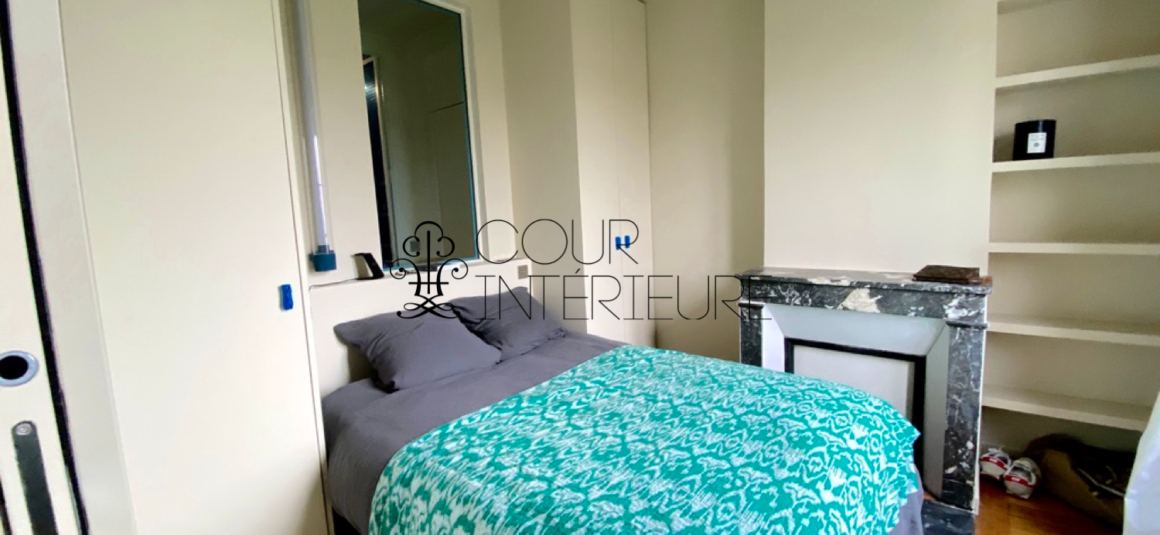 MEUBLÉ – 1 chambre – 47 m2 (50 m2 au sol) – Paris 7ème – Rue Vaneau – 5ème et dernier étage (ascenseur jusqu’au 4ème) – Loyer charges comprises : 2.107 €