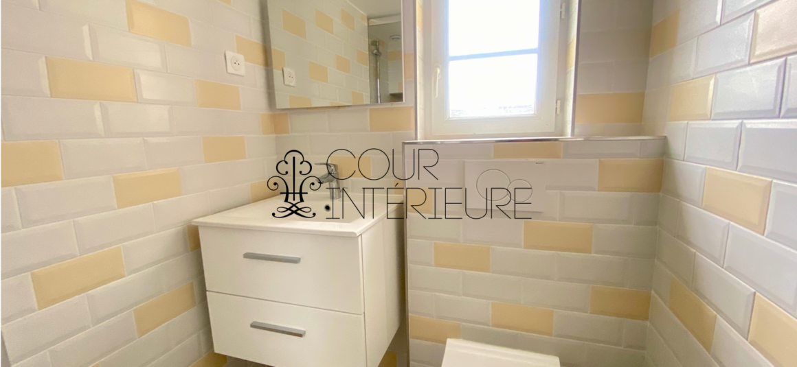 VIDE – 1 chambre – Paris 9ème – Rue Trévise – 40 m2 – 6ème et dernier étage ascenseur – Loyer charges comprises : 1.390 euros