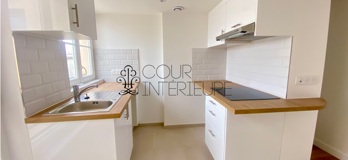 VIDE – 1 chambre – Paris 9ème – Rue Trévise – 40 m2 – 6ème et dernier étage ascenseur – Loyer charges comprises : 1.390 euros