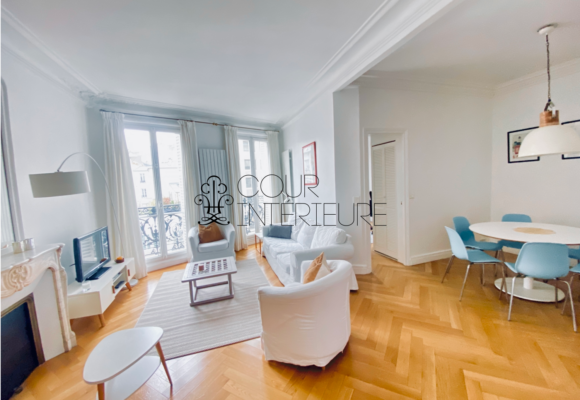 MEUBLÉ – 2 chambres + 1 bureau – 86 m2 – Paris 8ème (limite 17ème) – Ternes / rue Saint Honoré – 3ème étage avec ascenseur – Loyer charges comprises : 3.300 euros + possibilité parking 200 euros