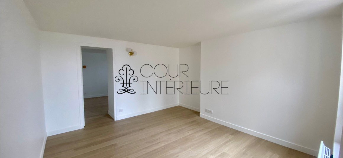 VIDE – 1 chambre – Paris 9ème – Rue Trévise – 40 m2 – 6ème et dernier étage ascenseur – Loyer charges comprises : 1.390 euros