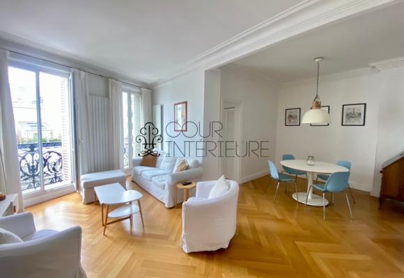 MEUBLÉ – 2 chambres + 1 bureau – 86 m2 – Paris 8ème (limite 17ème) – Ternes / rue Saint Honoré – 3ème étage avec ascenseur – Loyer charges comprises : 3.300 euros + possibilité parking 200 euros