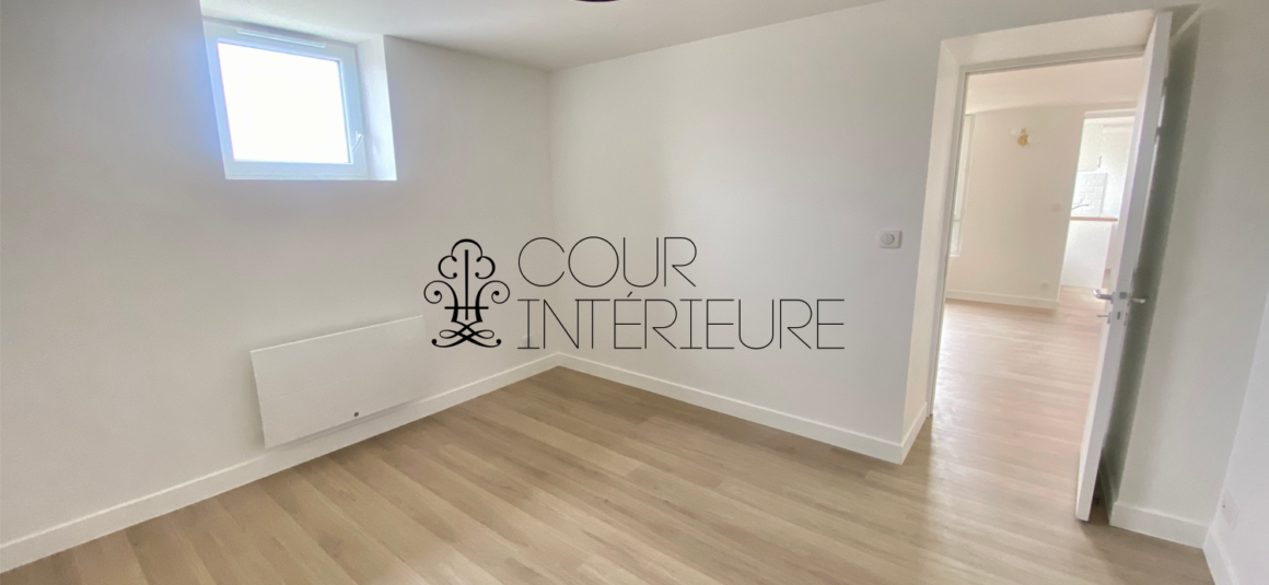 VIDE – 1 chambre – Paris 9ème – Rue Trévise – 40 m2 – 6ème et dernier étage ascenseur – Loyer charges comprises : 1.390 euros