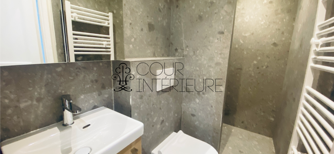 VIDE – Réfection totale – 3 chambres – 131 m2 – Paris 7ème – Rue de Bellechasse – 4ème étage ascenseur – Loyer charges comprises : 5.000 euros