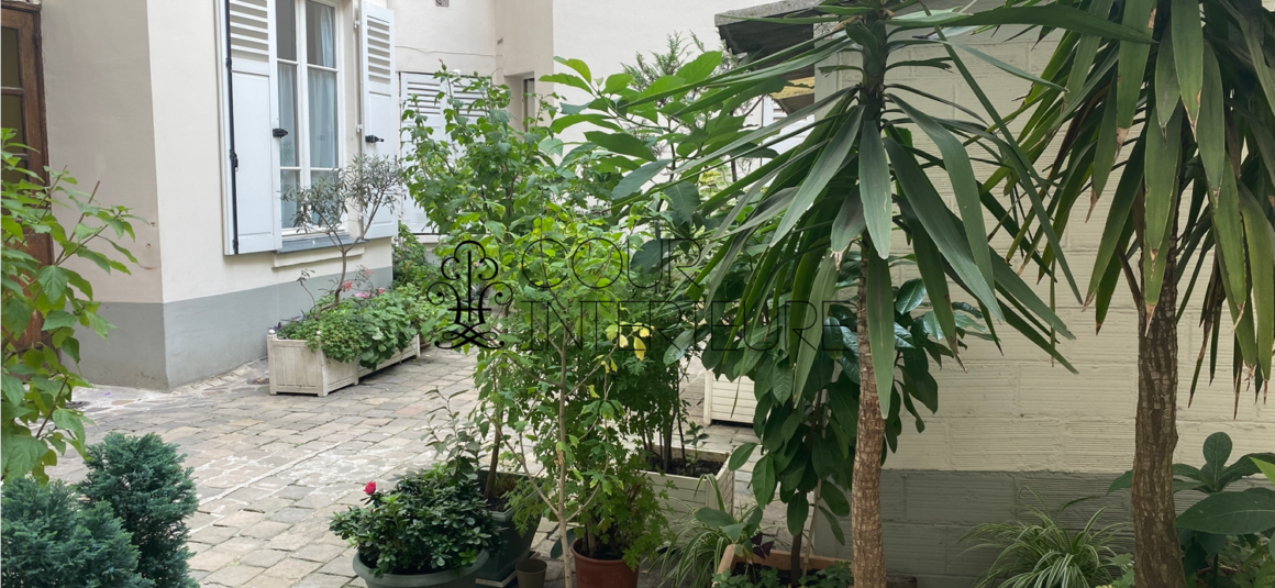 MEUBLÉ – 1 chambre – Plein centre de Neuilly sur Seine 92 (proximité immédiate place du Marché) – Rue Madeleine Michelis – 39,04 m2 – Rez de jardin entièrement sur cour – Loyer charges comprises  : 1.690 euros