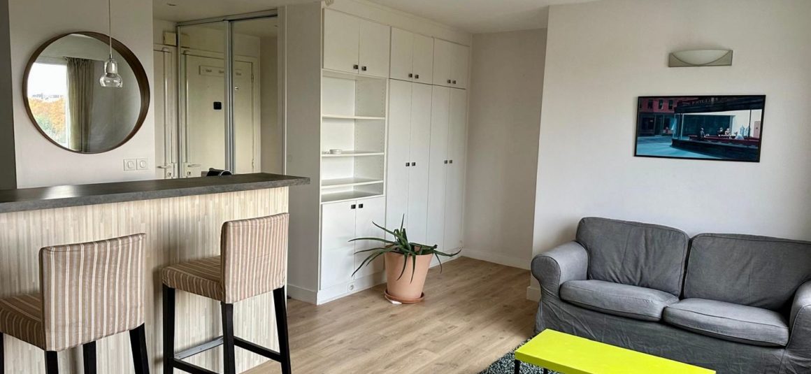 MEUBLÉ – 1 chambre – Paris 14ème – Bld Edgar Quinet – 35 m2 – 8ème étage ascenseur – Loyer charges comprises : 1.400 euros