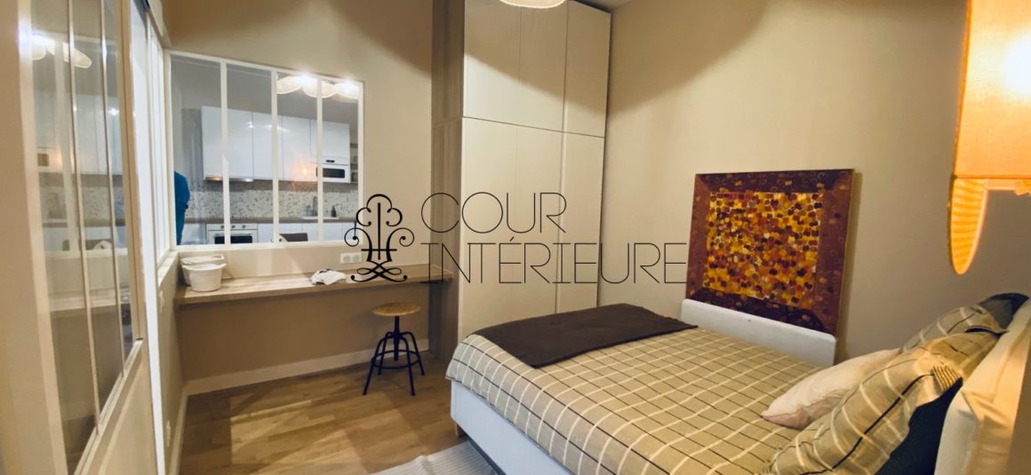 MEUBLÉ – 1 chambre – Plein centre de Neuilly sur Seine 92 (proximité immédiate place du Marché) – Rue Madeleine Michelis – 39,04 m2 – Rez de jardin entièrement sur cour – Loyer charges comprises  : 1.690 euros