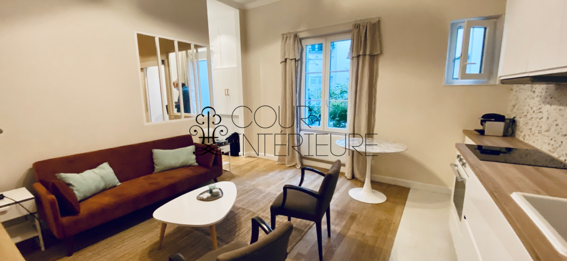 MEUBLÉ – 1 chambre – Plein centre de Neuilly sur Seine 92 (proximité immédiate place du Marché) – Rue Madeleine Michelis – 39,04 m2 – Rez de jardin entièrement sur cour – Loyer charges comprises  : 1.690 euros