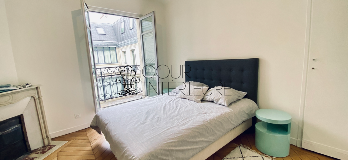 Sans titre60 MEUBLÉ – Rénovation totale – 1 chambre – Paris 8ème – 48 m2 + 3 balcons sur cour et courette – Rue Chambiges (Triangle d’or / Pont de l’Alma) – 5ème étage avec ascenseur – Loyer charges comprises