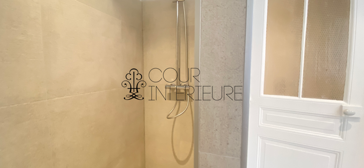 VIDE –  2 chambres – Paris 17ème – 73 m2 – Rue Labie – 4ème étage sans ascenseur – Loyer charges comprises : 2.500 euros