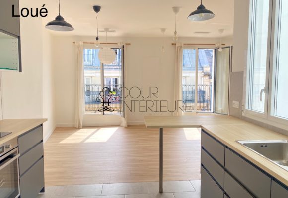 VIDE (avec cuisine équipée) Refait neuf – 2 chambres (dont 1 petite) – 56,46 m2 + Balcon – Paris 1er – Rue Bourdonnais – 5ème et dernier étage avec ascenseur jusqu’au 4ème étage – Loyer charges comprises : 2.300 euros VIDE (avec cuisine équipée) Refait neuf – 2 chambres (dont 1 petite) – 56,46 m2 + Balcon – Paris 1er – Rue Bourdonnais – 5ème et dernier étage avec ascenseur jusqu’au 4ème étage – Loyer charges comprises : 2.300 euros