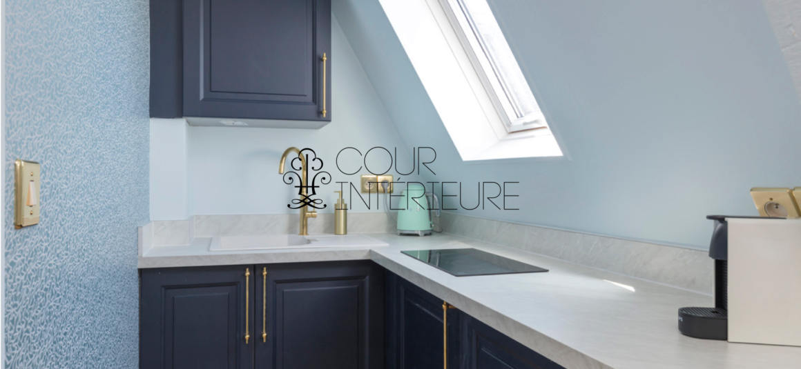 MEUBLÉ – 1 chambre – 22 m2 au sol – Paris 8ème – Avenue Hoche (Parc Monceau – Etoile) – Loyer charges comprises  : 1.300 euros (chauff et eau chaude collectifs inclus et Internet inclus)