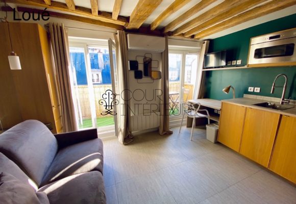 MEUBLÉ – Studio « parfait Pied à terre, esprit suite Hotel » – 15 m2 – Havre Caumartin / Chaussée d&rsquo;Antin – Rue Joubert – Paris 9ème -Hyper centre – Refait par architecte – 5ème étage avec ascenseur – Terrasse de 7 m2 – Loyer charges comprises : 900 euros (climatisation)