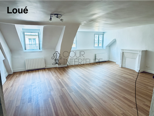 VIDE – 1 chambre – Paris 9ème – Trinité / Havre Caumartin – Rue Joubert – 51 m2 – 5ème et dernier étage ascenseur – Loyer charges comprises  : 1.611,00 euros