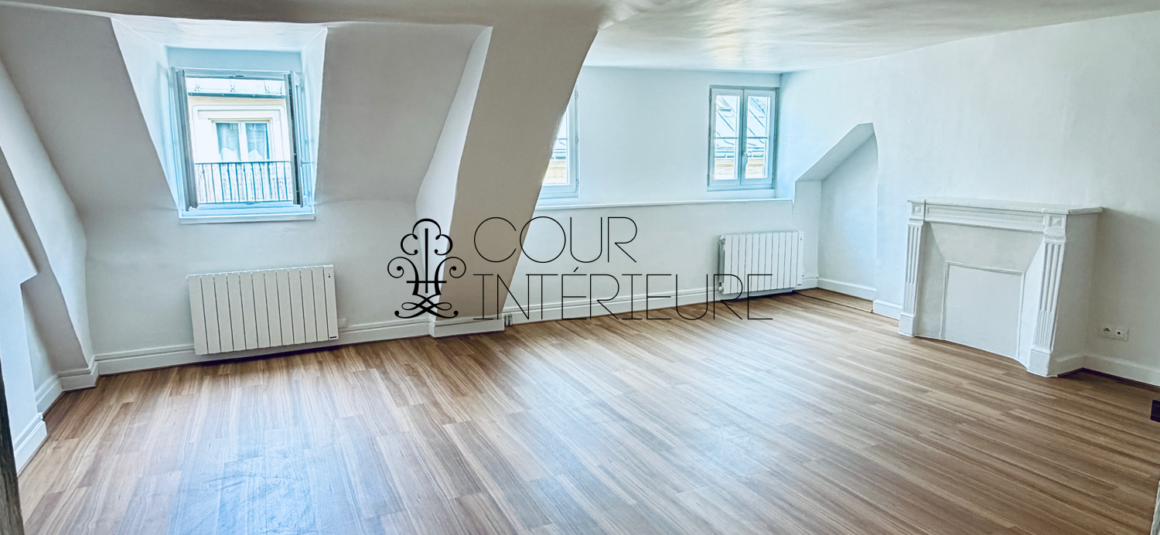 VIDE – 1 chambre – Paris 9ème – Trinité / Havre Caumartin – Rue Joubert – 51 m2 – 5ème et dernier étage ascenseur – Loyer charges comprises  : 1.611,00 euros