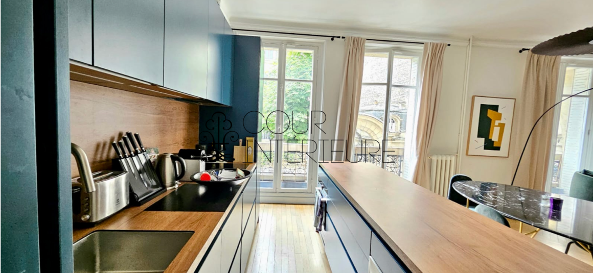 MEUBLÉ – 2 chambres – 95,78 m2 – Paris 16ème – Rue Pergolèse – 1er étage ascenseur – Loyer charges comprises : 3.990 euros (chauffage collectif)