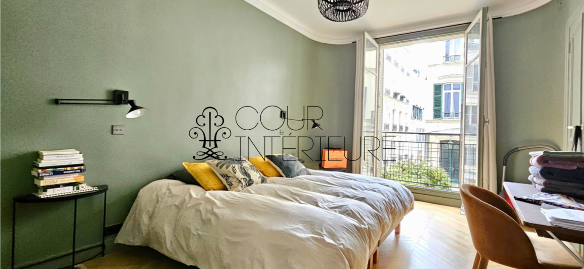 MEUBLÉ – 2 chambres – 95,78 m2 – Paris 16ème – Rue Pergolèse – 1er étage ascenseur – Loyer charges comprises : 3.990 euros (chauffage collectif)