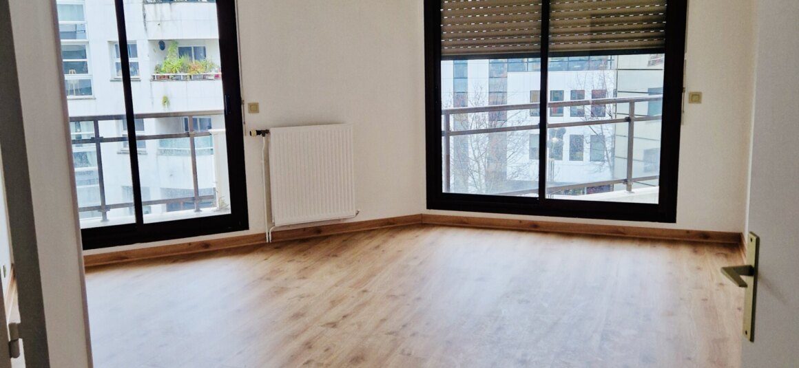 VIDE – 2 chambres – 65,66 m2 + balcon 10 m2- LEVALLOIS (92) Rue Jules Guesde – Immeuble moderne – 4ème étage avec ascenseur – Parking en sous-sol – Loyer charges comprises : 2.100 euros
