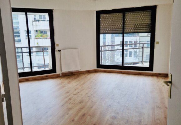 VIDE – 2 chambres – 65,66 m2 + balcon 10 m2- LEVALLOIS (92) Rue Jules Guesde – Immeuble moderne – 4ème étage avec ascenseur – Parking en sous-sol – Loyer charges comprises : 2.100 euros