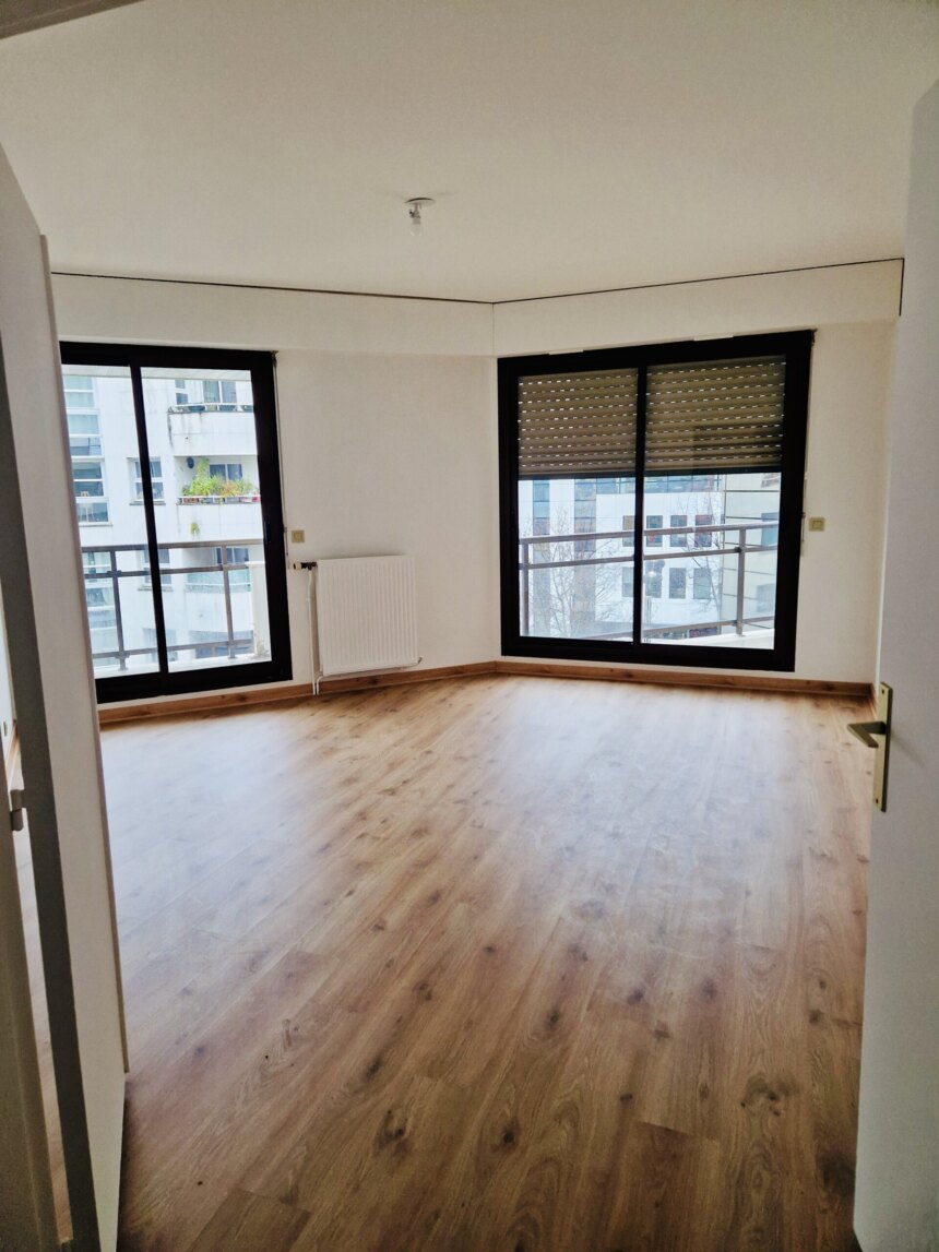 VIDE – 2 chambres – 65,66 m2 + balcon 10 m2- LEVALLOIS (92) Rue Jules Guesde – Immeuble moderne – 4ème étage avec ascenseur – Parking en sous-sol – Loyer charges comprises : 2.100 euros
