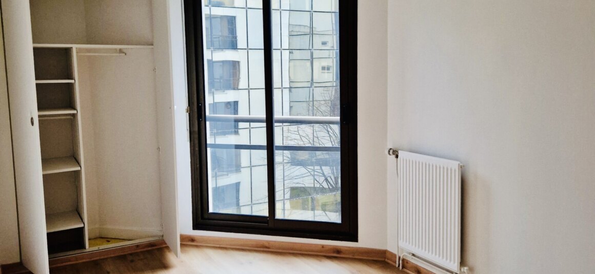VIDE – 2 chambres – 65,66 m2 + balcon 10 m2- LEVALLOIS (92) Rue Jules Guesde – Immeuble moderne – 4ème étage avec ascenseur – Parking en sous-sol – Loyer charges comprises : 2.100 euros