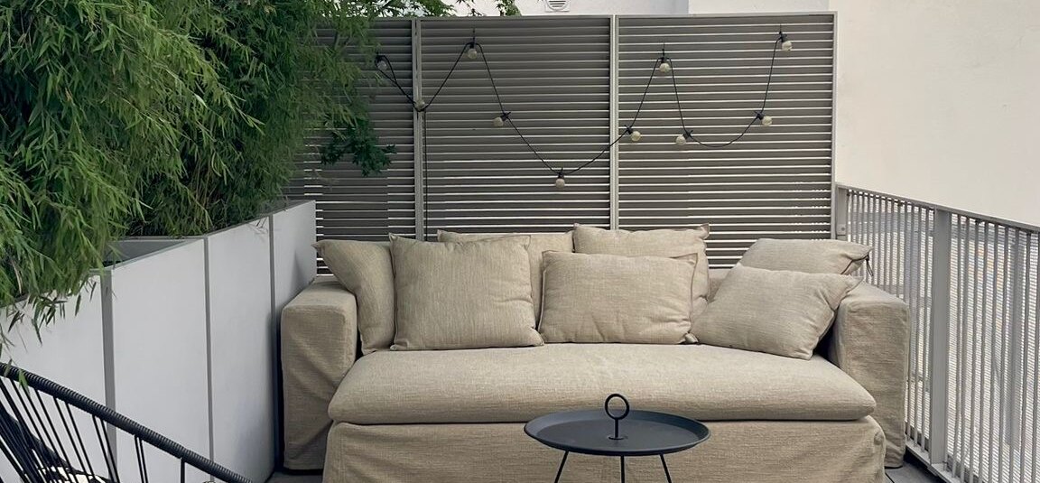 MEUBLÉ – 1 chambre – PARIS 7ème – RASPAIL/BAC/GRENELLE – 62 m2 et terrasse plein ciel de 35 m2 – 2ème étage ascenseur – Loyer charges comprises : 4.400 euros (chauffage et eau chaude collectifs compris et Internet compris)