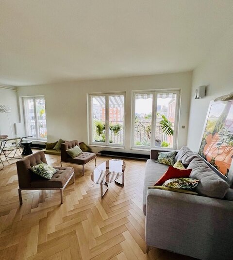 MEUBLÉ – Duplex –  1 chambre – PARIS 15ème – Avenue Motte Picquet – 70 m2 – 8ème étage avec ascenseur – Loyer charges comprises : 2.850 euros (chauffage collectif inclus)