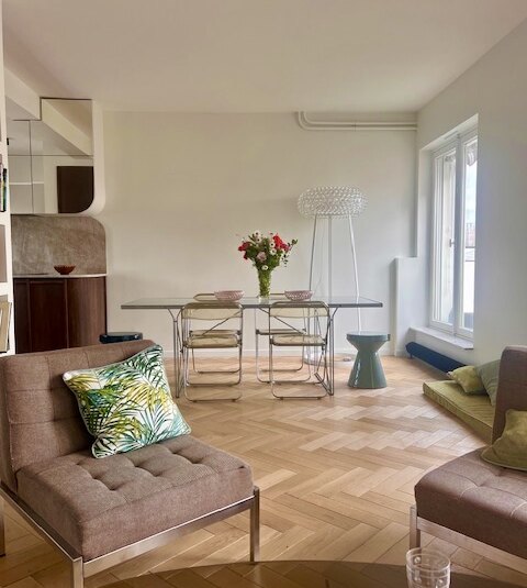 MEUBLÉ – Duplex –  1 chambre – PARIS 15ème – Avenue Motte Picquet – 70 m2 – 8ème étage avec ascenseur – Loyer charges comprises : 2.850 euros (chauffage collectif inclus)