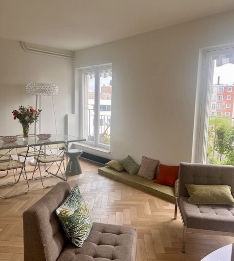 MEUBLÉ – Duplex –  1 chambre – PARIS 15ème – Avenue Motte Picquet – 70 m2 – 8ème étage avec ascenseur – Loyer charges comprises : 2.850 euros (chauffage collectif inclus)