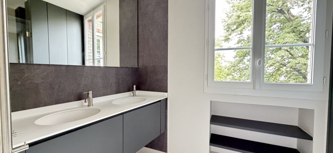 VIDE – 2 chambres – PARIS 16ème – Bld Exelmans – 75,37 m2 – 4ème étage avec ascenseur – Loyer charges comprises : 3.000 euros (chauffage et eau chaude collectifs)