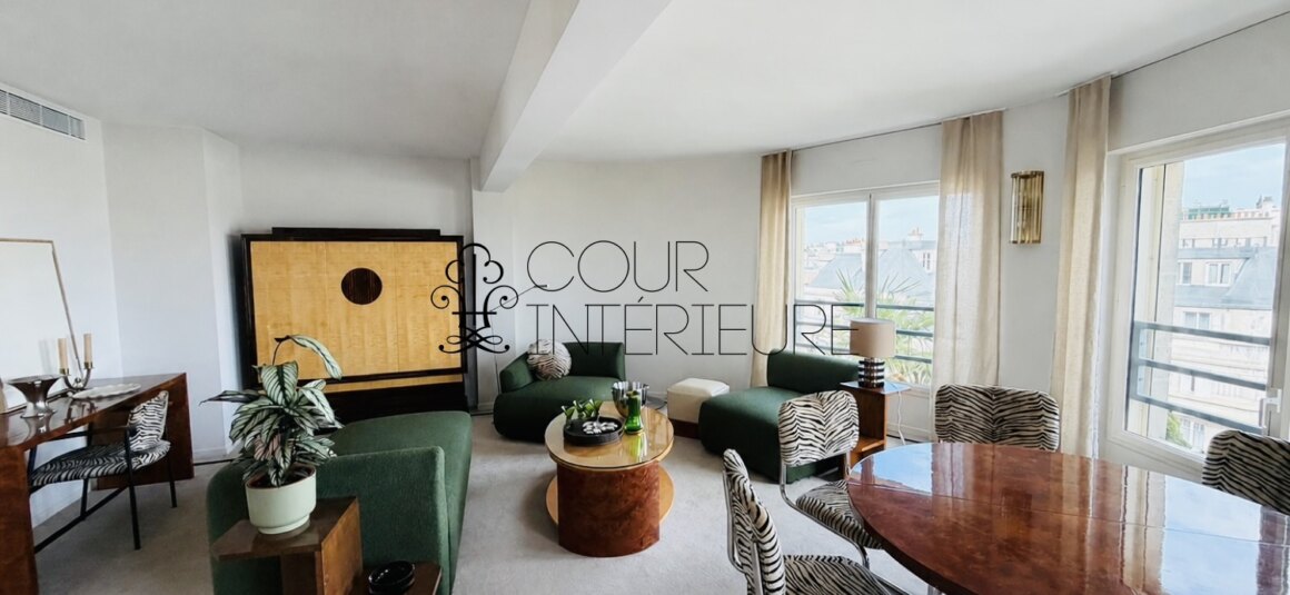 MEUBLÉ par architecte – EXCEPTIONNEL – Immeuble TRÈS STANDING avec conciergerie 24h24- MEUBLÉ par ARCHITECTE – PASSY PLAZA – PARIS 16ème – 2 chambres – Duplex Toit Terrasse en dernier étage – 10ème et 9ème étage ascenseur – 76,30 m2 + Balcon 8 m2 + Toit terrasse  61 m2 – Vue 360° sur TOUR EIFFEL et tout Paris – Parking en sous-sol – Climatisation intégrée – Loyer charges comprises : 5.300 euros (parking en sous-sol compris)