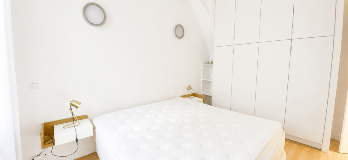 MEUBLÉ – Immeuble grand standing conciergerie 24h/24 – 3 chambres (2 chambres + 1 bureau / chambre d&rsquo;amis) – 77 m2 – Bld Flandrin / angle Ave Foch/Porte Dauphine –  Paris 16ème – 1er étage ascenseur – Loyer mensuel charges comprises : 3.100 €