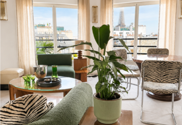 MEUBLÉ par architecte – EXCEPTIONNEL – Résidence TRÈS STANDING avec conciergerie 24h24- MEUBLÉ par ARCHITECTE – PASSY PLAZA – PARIS 16ème – 2 chambres – Duplex Toit Terrasse en dernier étage – 10ème et 9ème étage ascenseur – 76,30 m2 + Balcon 8 m2 + Toit terrasse  61 m2 – Vue 360° sur TOUR EIFFEL et tout Paris – Parking en sous-sol – Climatisation intégrée – Loyer charges comprises : 5.300 euros (parking en sous-sol compris)