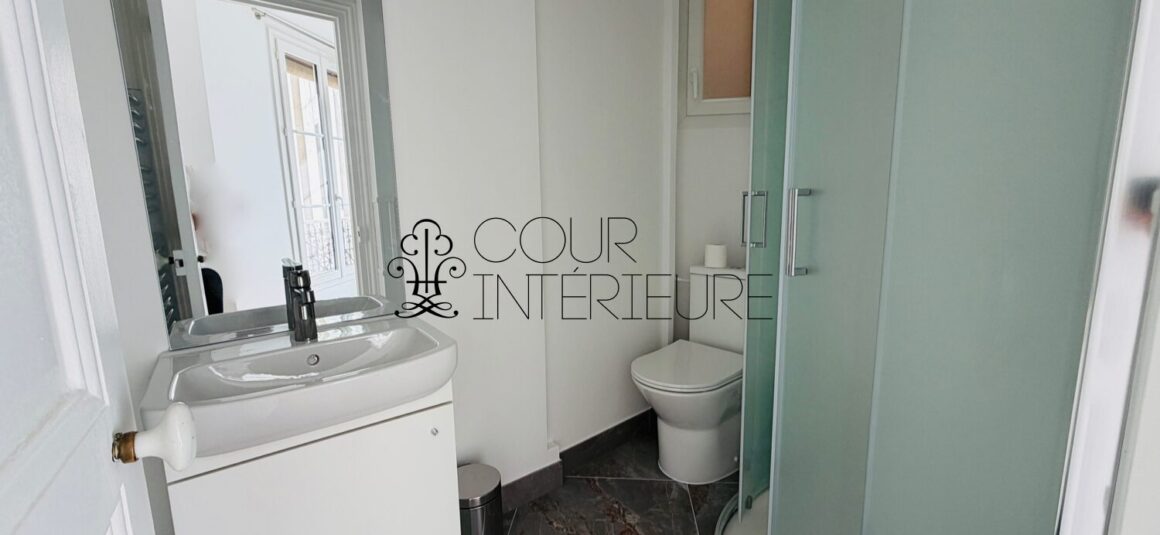 MEUBLÉ – 1 chambre – Paris 17ème – Rue Brunel – 42 m2 – 3ème étage avec ascenseur – Loyer charges comprises : 1.900 euros