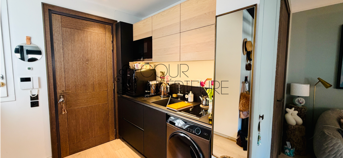 MEUBLÉ – Très standing – Idéal pieds à terre – 1 chambre – 34 m2 au sol – Paris 7ème – Rue de Grenelle – Quartier Beaupassage / Raspail – 3ème étage avec ascenseur – Loyer charges comprises : 1.950 euros (chauffage et eau chaude collectifs inclus) et (Internet inclus).