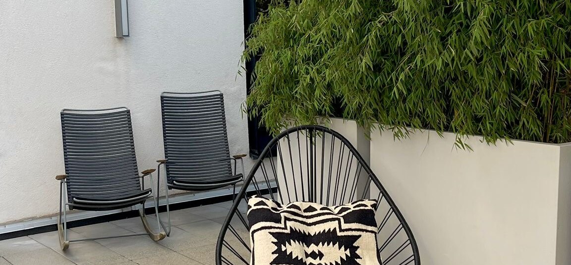 MEUBLÉ – 1 chambre – PARIS 7ème – RASPAIL/BAC/GRENELLE – 62 m2 et terrasse plein ciel de 35 m2 – 2ème étage ascenseur – Loyer charges comprises : 4.400 euros (chauffage et eau chaude collectifs compris et Internet compris)