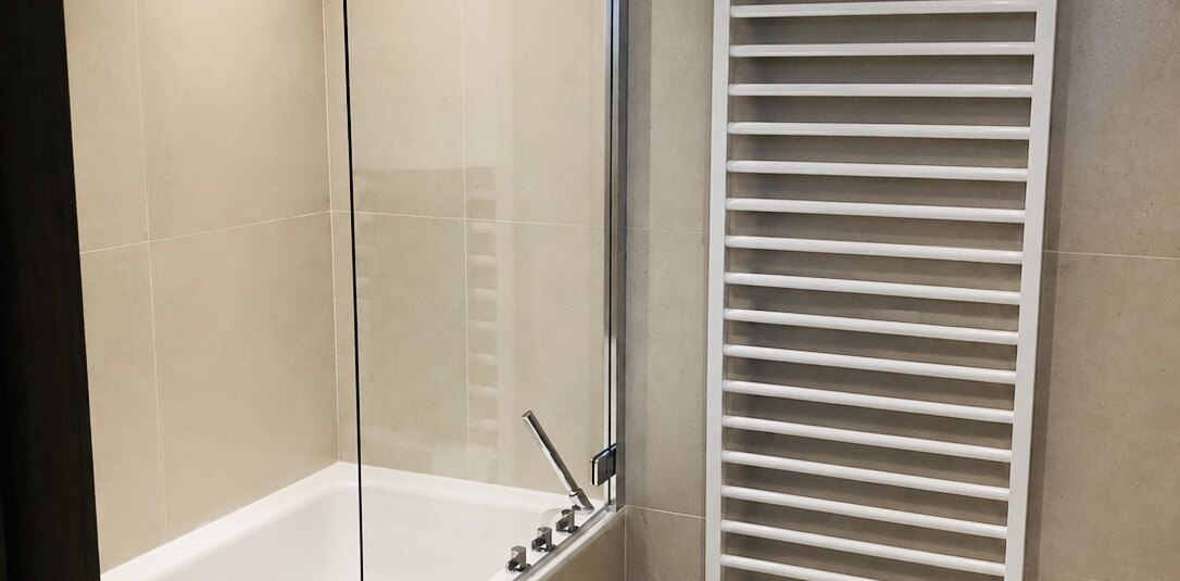 MEUBLÉ – 1 chambre – PARIS 7ème – RASPAIL/BAC/GRENELLE – 62 m2 et terrasse plein ciel de 35 m2 – 2ème étage ascenseur – Loyer charges comprises : 4.400 euros (chauffage et eau chaude collectifs compris et Internet compris)