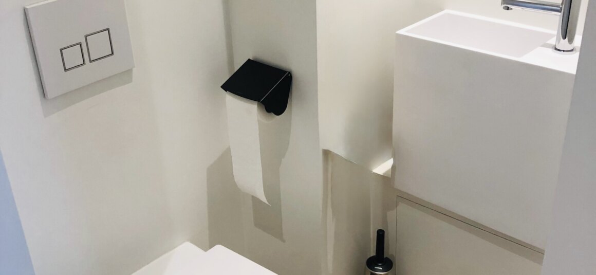 MEUBLÉ – 1 chambre – PARIS 7ème – RASPAIL/BAC/GRENELLE – 62 m2 et terrasse plein ciel de 35 m2 – 2ème étage ascenseur – Loyer charges comprises : 4.400 euros (chauffage et eau chaude collectifs compris et Internet compris)