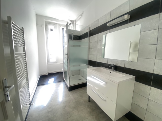 VIDE – 2 chambres – 74 m2 – Havre Caumartin – Paris 9e – 3e étage avec ascenseur – Loyer charges comprises : 2.601 euros
