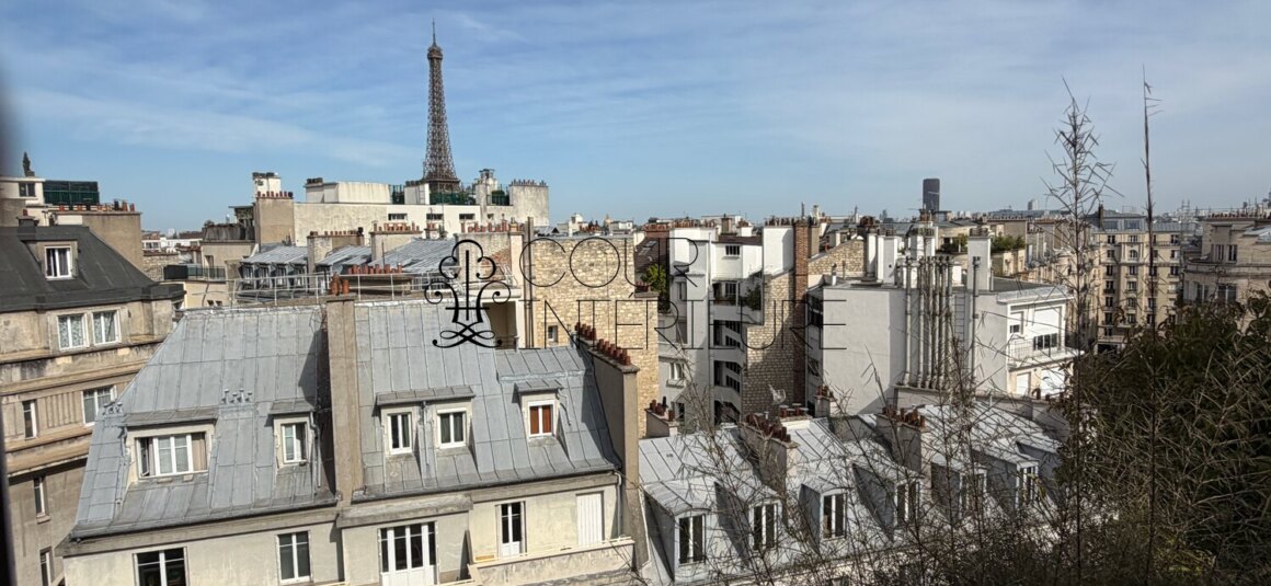 MEUBLÉ par architecte – EXCEPTIONNEL – Résidence TRÈS STANDING avec conciergerie 24h24- MEUBLÉ par ARCHITECTE – PASSY PLAZA – PARIS 16ème – 2 chambres – Duplex Toit Terrasse en dernier étage – 10ème et 9ème étage ascenseur – 76,30 m2 + Balcon 8 m2 + Toit terrasse  61 m2 – Vue 360° sur TOUR EIFFEL et tout Paris – Parking en sous-sol – Climatisation intégrée – Loyer charges comprises : 5.300 euros (parking en sous-sol compris)