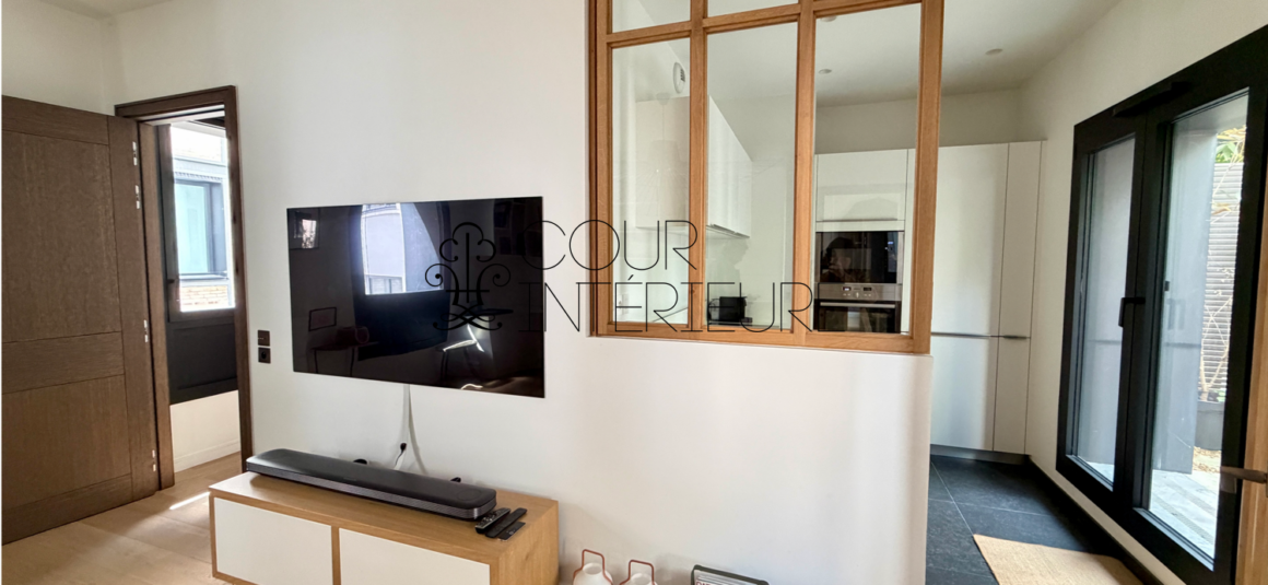 MEUBLÉ – 1 chambre – PARIS 7ème – RASPAIL/BAC/GRENELLE – 62 m2 et terrasse plein ciel de 35 m2 – 2ème étage ascenseur – Loyer charges comprises : 4.400 euros (chauffage et eau chaude collectifs compris et Internet compris)