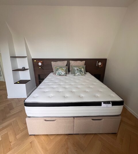 MEUBLÉ – Duplex –  1 chambre – PARIS 15ème – Avenue Motte Picquet – 70 m2 – 8ème étage avec ascenseur – Loyer charges comprises : 2.850 euros (chauffage collectif inclus)
