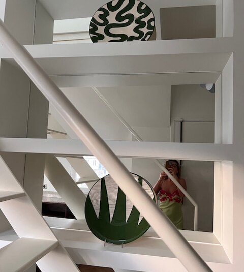 MEUBLÉ – Duplex –  1 chambre – PARIS 15ème – Avenue Motte Picquet – 70 m2 – 8ème étage avec ascenseur – Loyer charges comprises : 2.850 euros (chauffage collectif inclus)