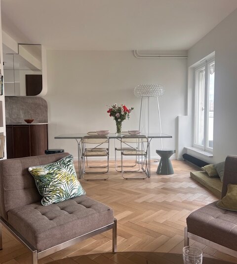 MEUBLÉ – Duplex –  1 chambre – PARIS 15ème – Avenue Motte Picquet – 70 m2 – 8ème étage avec ascenseur – Loyer charges comprises : 2.850 euros (chauffage collectif inclus)