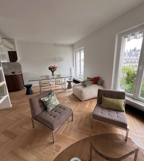 MEUBLÉ – Duplex –  1 chambre – PARIS 15ème – Avenue Motte Picquet – 70 m2 – 8ème étage avec ascenseur – Loyer charges comprises : 2.850 euros (chauffage collectif inclus)